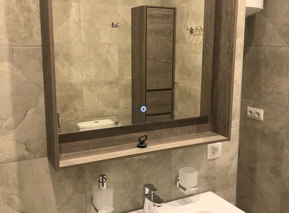 Ремонт ванной, зеркало и раковина