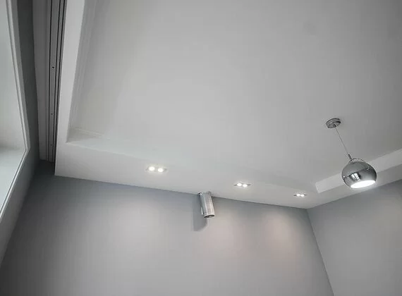 Ремонт квартиры с черновой отделкой, потолок