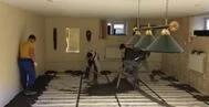 Укладка гидроизоляции и установка маяков